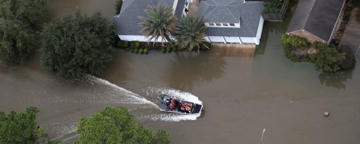 ハリケーン・ハービーの被害で水没した住宅
