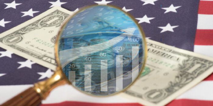 米ドル札を虫眼鏡で見るイメージ
